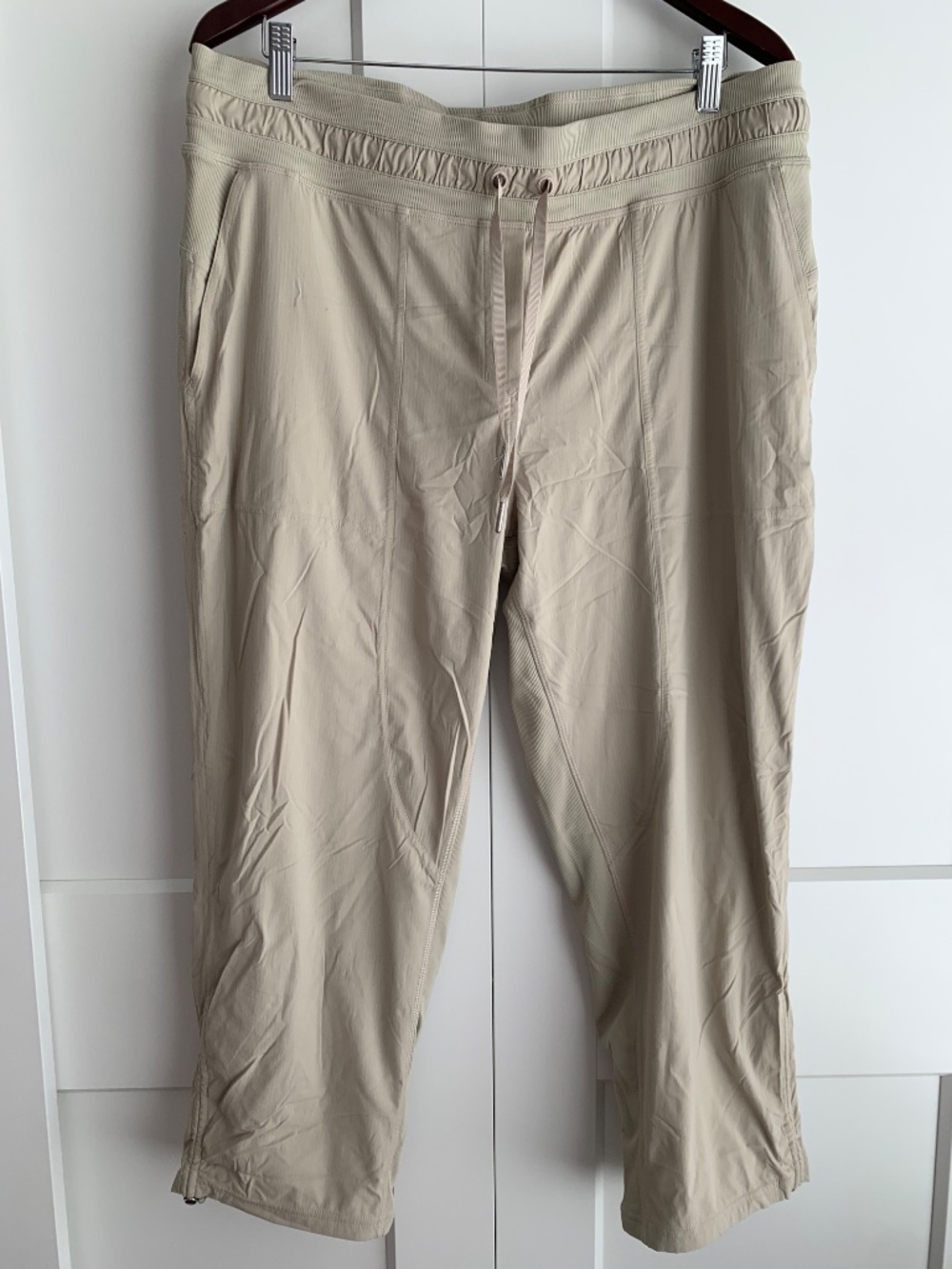 Lululemon Dance Studio mid-Rise Cropped pant in Light tan Women's size 14 - Picture 2 of 15